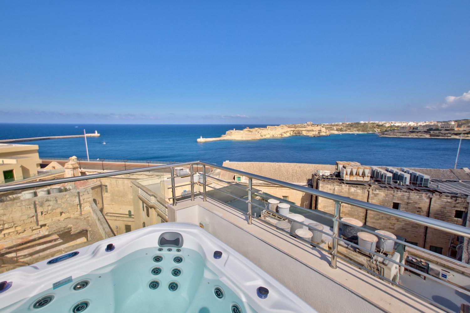 Valletta Luxury 4-Bedroom Duplex With Stunning Sea Views Private Terrace And Jacuzzi Εξωτερικό φωτογραφία